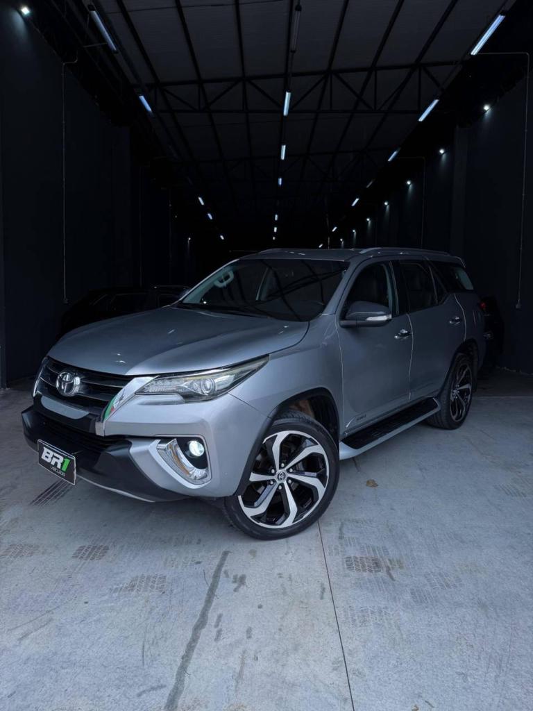 Toyota Hilux Sw4 SRX 4X4 4.0 V6 24V 7LUG AT 2017