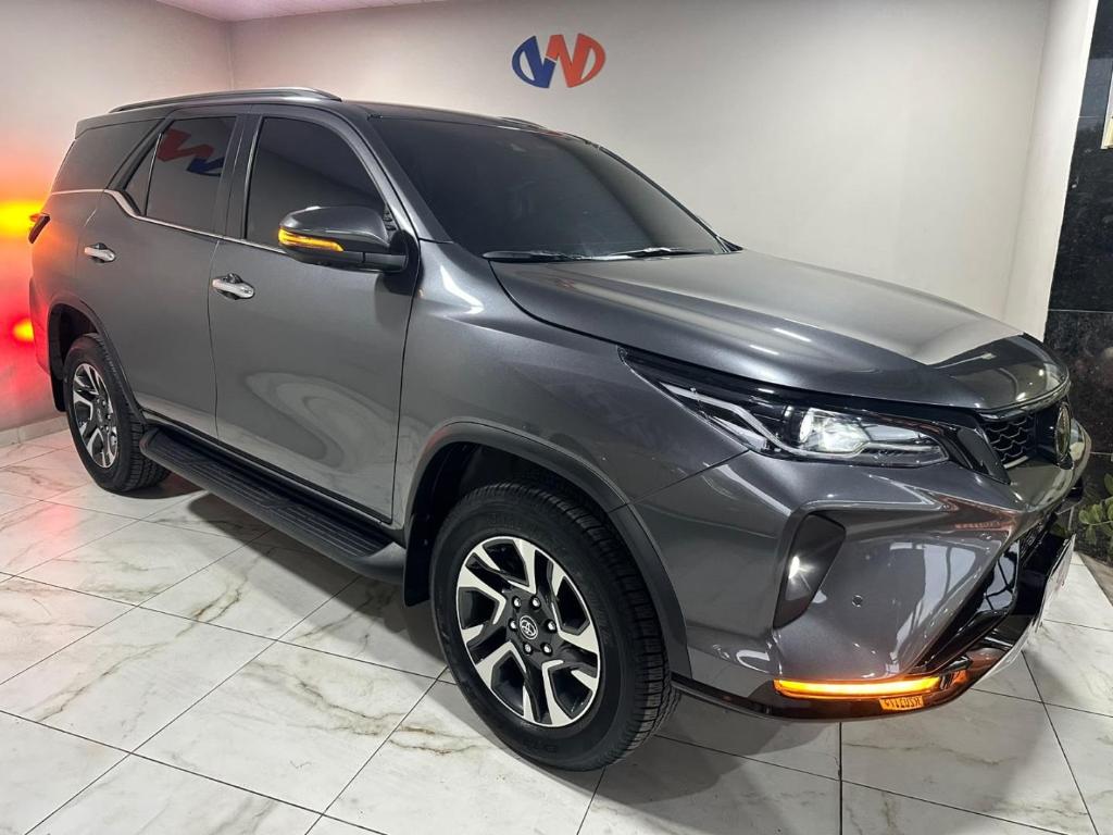 Toyota Hilux Sw4 Hilux SW4 SRX 4x4 2.8 TDI 16V Dies. Aut. 2025