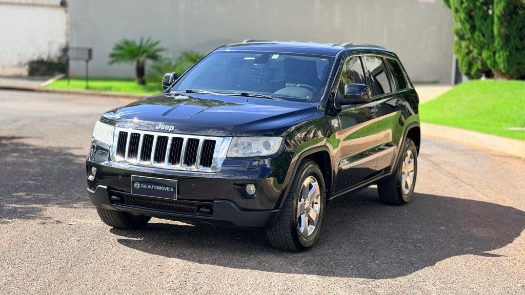 Jeep Grand Cherokee LAREDO 3.6 V6 AT 2011