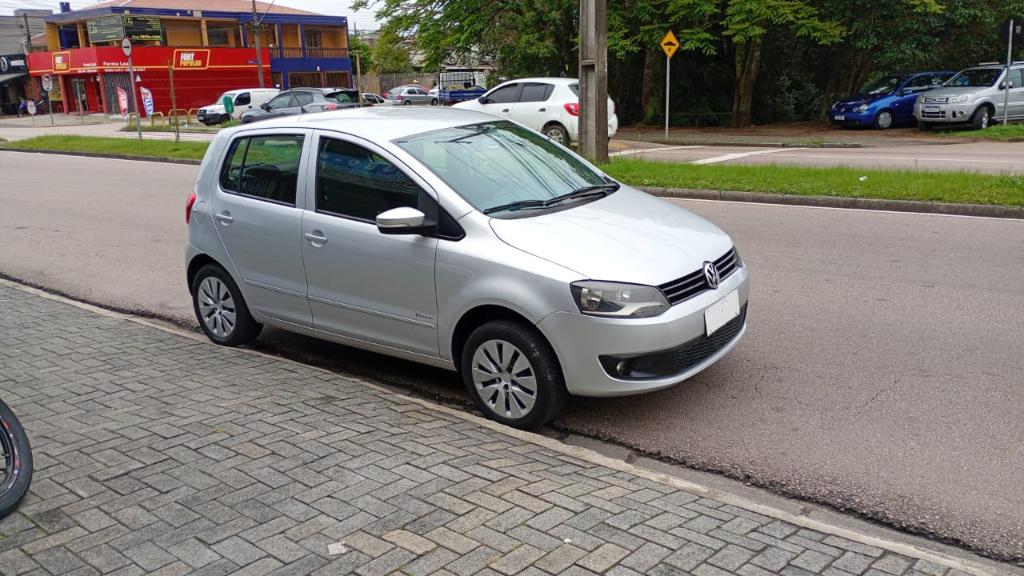 Volkswagen Fox 1.0 Vht Total Flex 2012