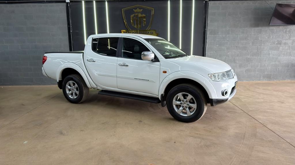 Mitsubishi L200 Triton 3.2 Di D Hpe Auto 4wd 2013