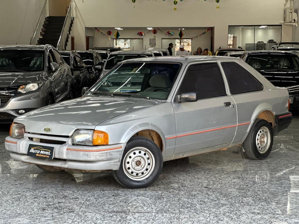 Ford Escort 1.8 GHIA 8V GASOLINA 2P MANUAL 1995