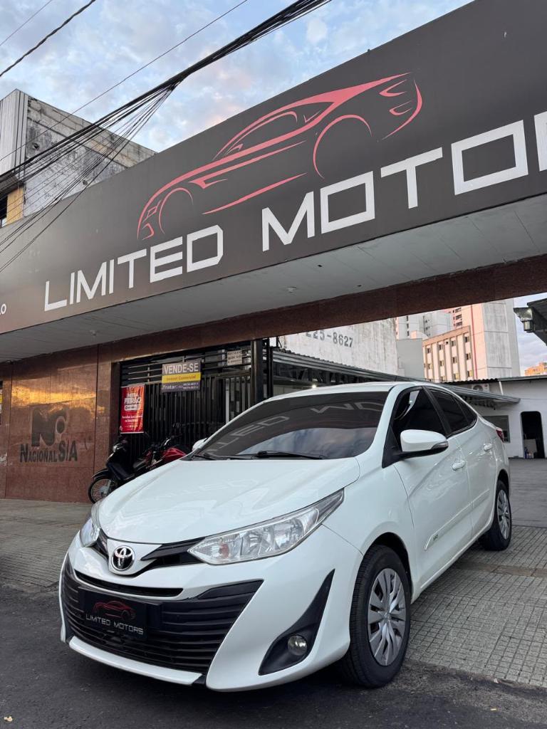 Toyota Yaris 1.5 Xl Live Sedan Cvt - Automática