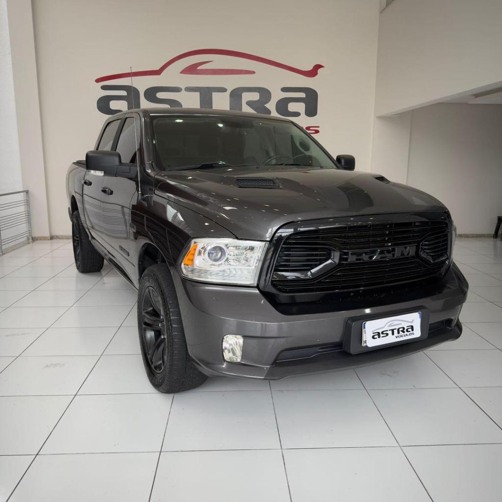 Ram Ram 1500 Classic 5.7 V8 Cd Laramie Auto 4wd - Automática