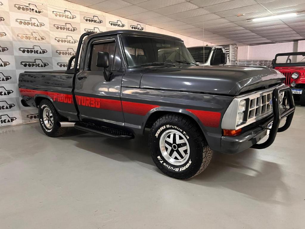 Ford F-1000 1990