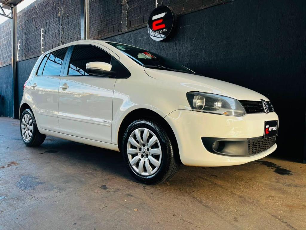 Volkswagen Fox 1.0 Tec Total Flex 2014
