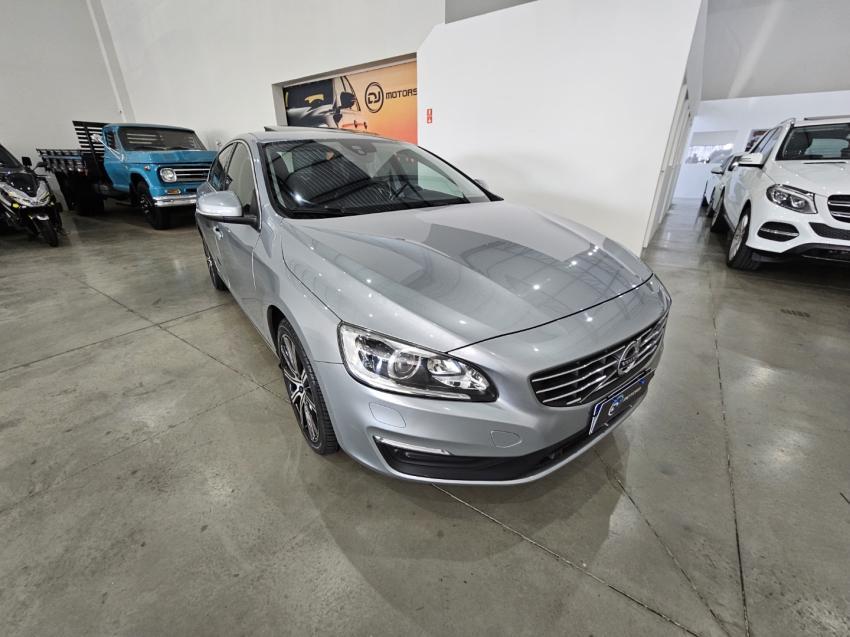 Volvo S60 T4 MOMENTUM DRIVE-E 2.0 TB 2018