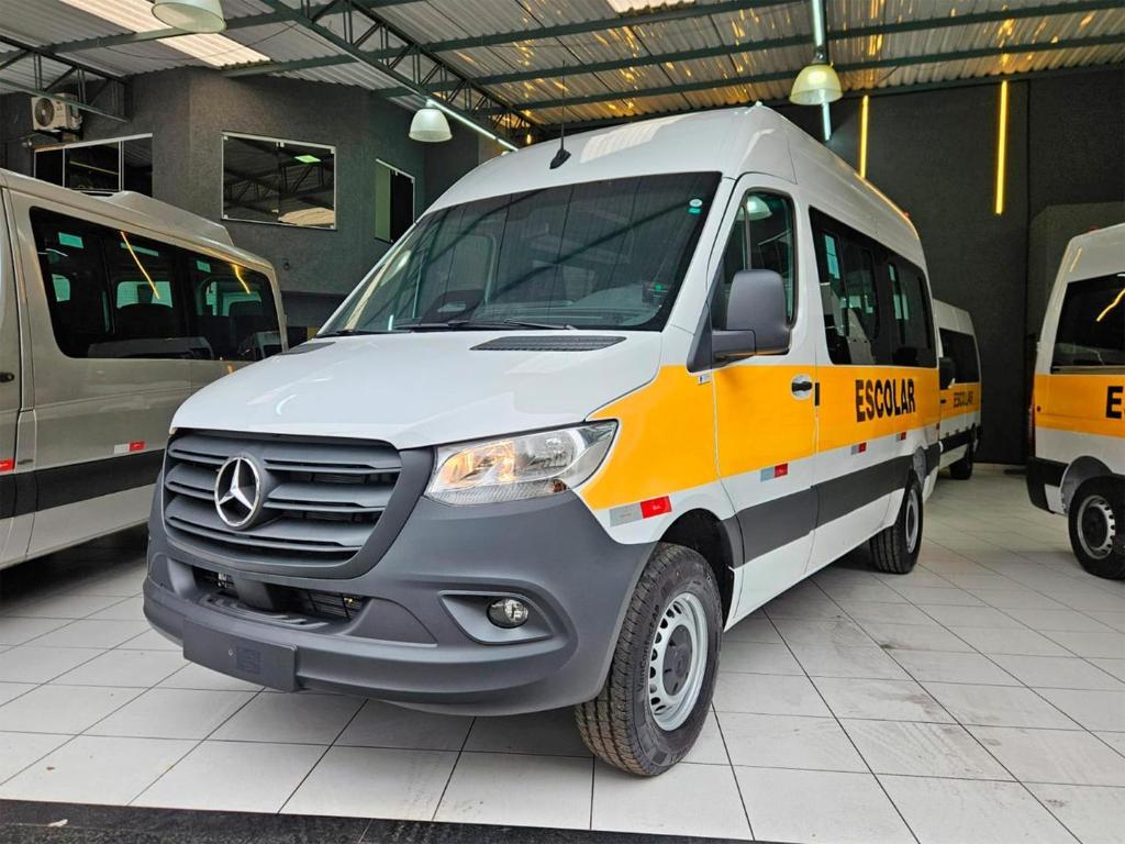 Mercedes-Benz Sprinter 2.0 Cdi 417 Furgao 10.5m Teto Alto 2026