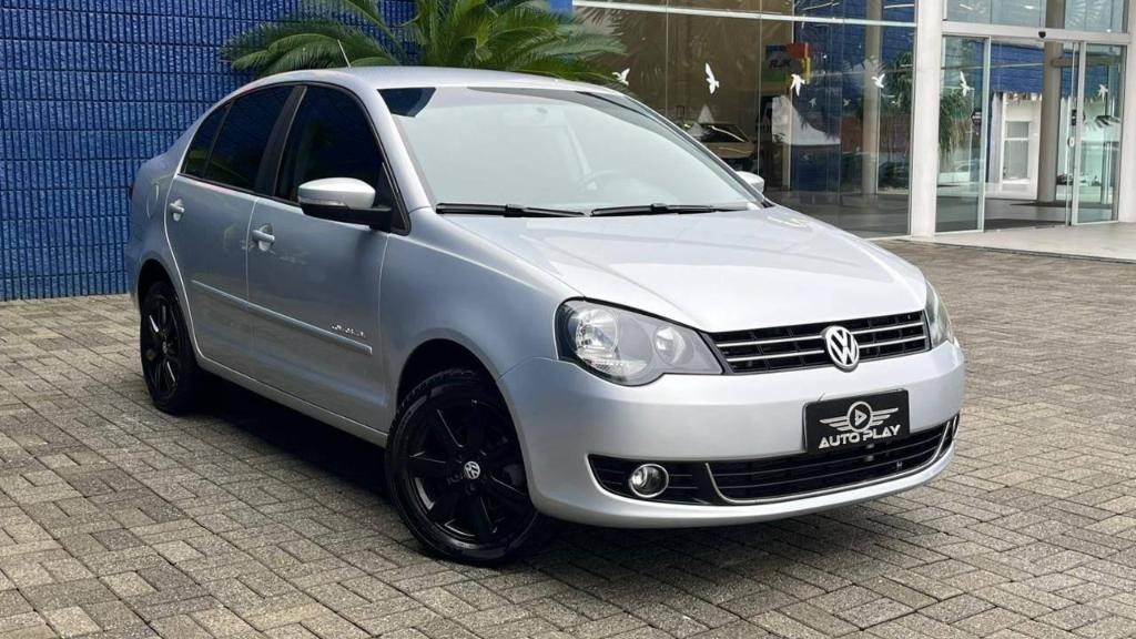 Volkswagen Polo 1.6 Sedan T Flex Comfortline I-motion