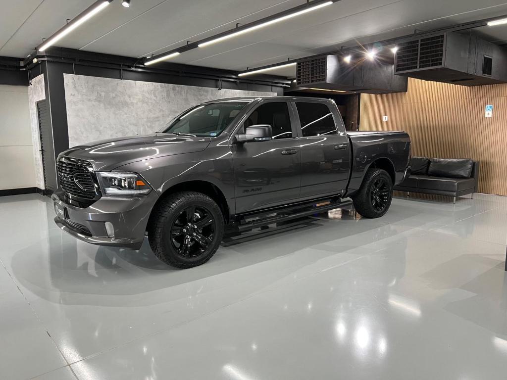 Ram Classic LARAMIE 5.7 CD V8 4X4 AUT. 2023