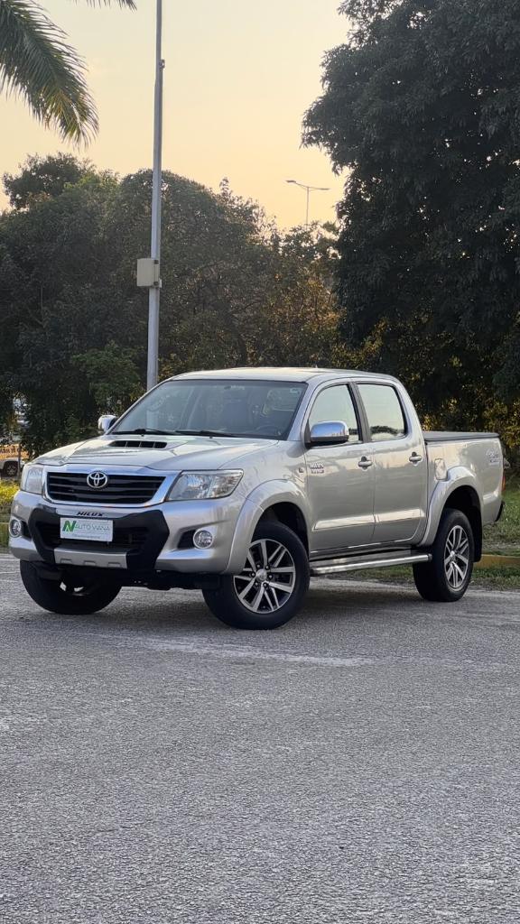 Toyota Hilux Hilux CD SR D4-D 4x4 3.0 TDI Dies. 2014