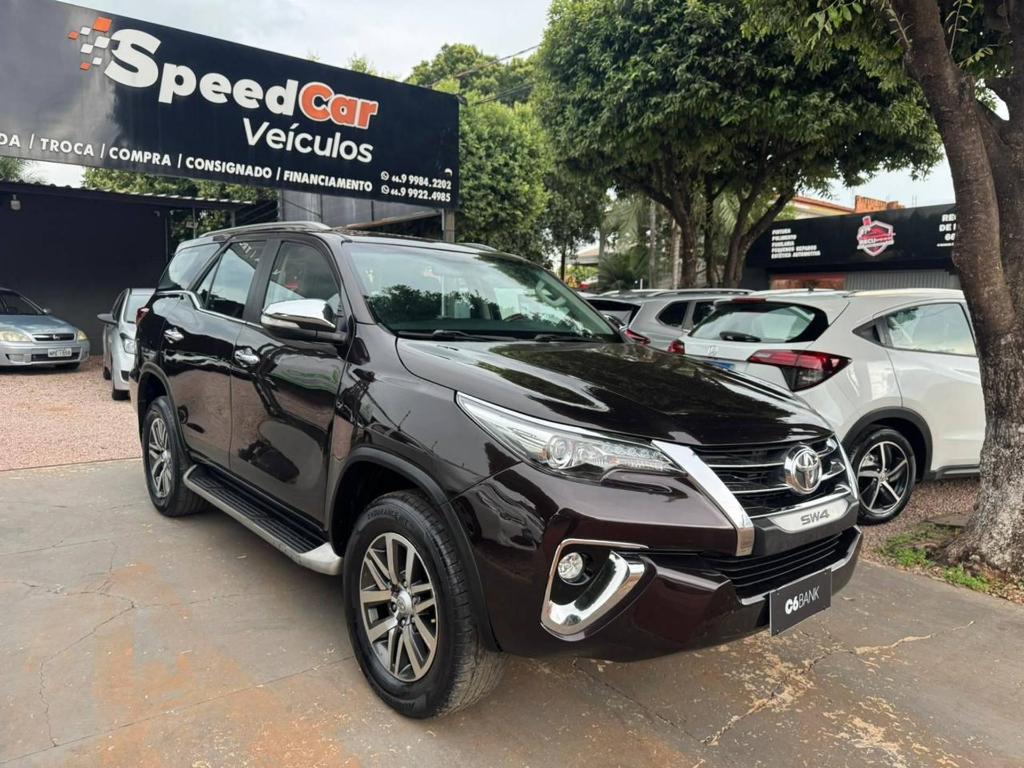 Toyota Hilux Sw4 Hilux SW4 SRX 4x4 2.8 TDI 16V Dies. Aut. 2017