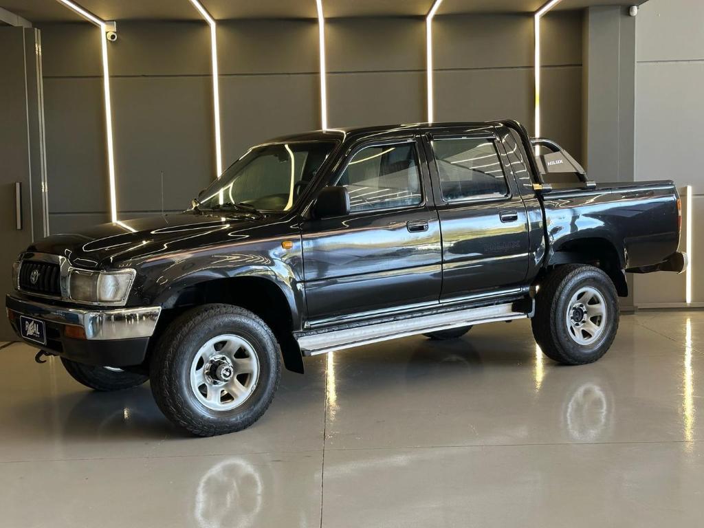 Toyota Hilux Hilux CD DX 4x4 3.0 8V 90cv Diesel 2005