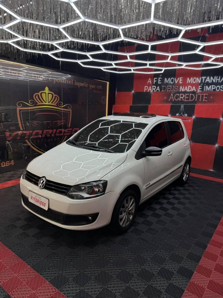 Volkswagen Fox HIGHLINE I MOTION 1.6 FLEX 16V 5P 2014