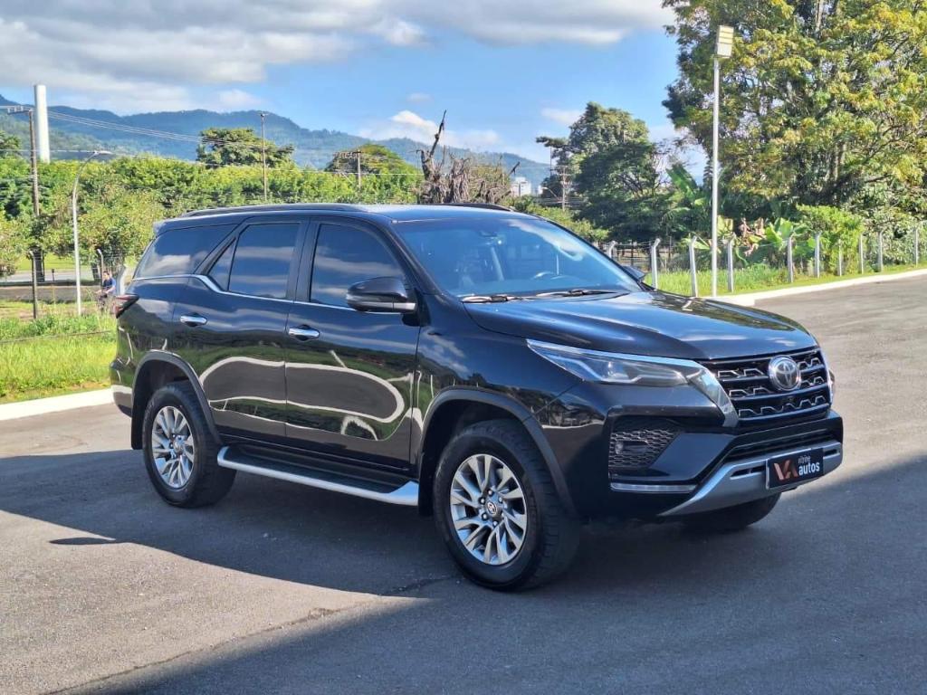 Toyota Hilux Sw4 Hilux SW4 SRX 4x4 2.8 TDI 16V Dies. Aut. 2024
