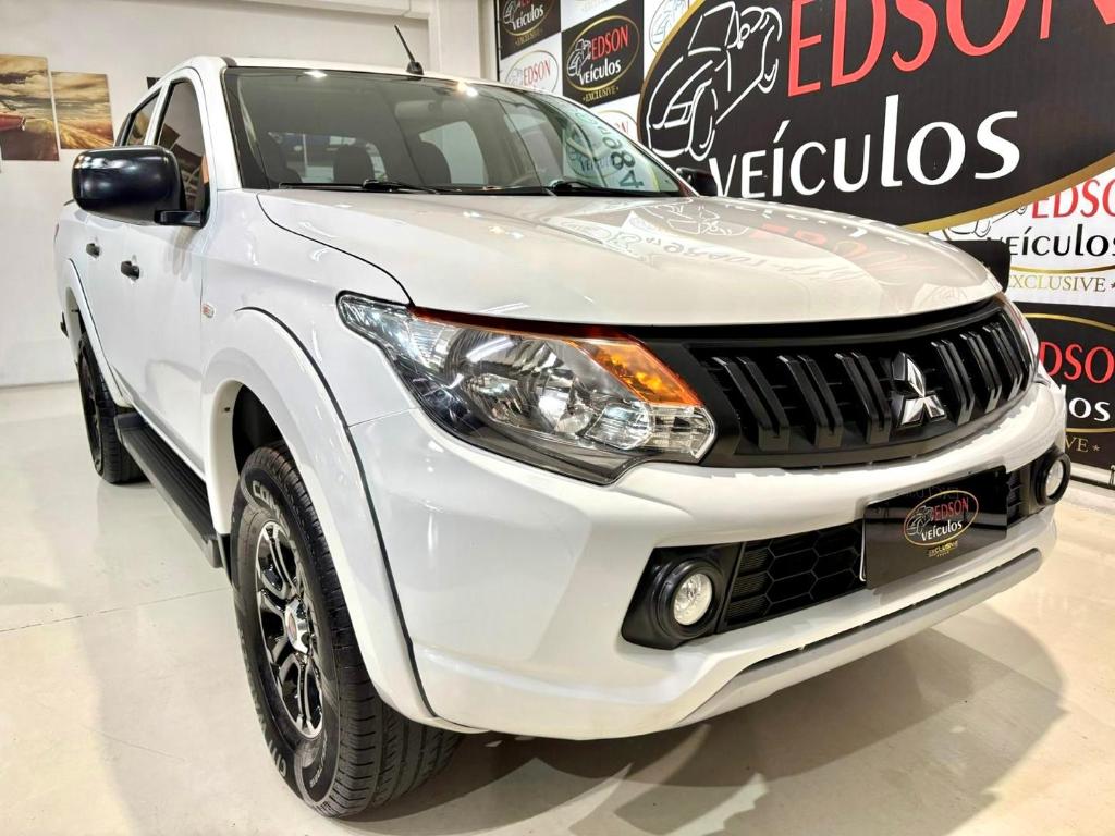 Mitsubishi L200 TRI. OUTD. GLX 2.4 CD 4X4 DIE. MEC. 2023