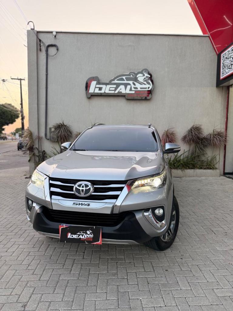 Toyota Hilux Sw4 SRX 4X4 2.8 TDI 16V DIES. AUT. 2017