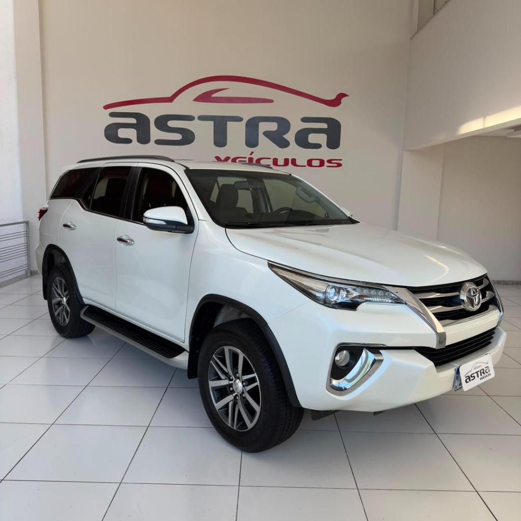 Toyota Hilux Sw4 SRX 4X4 2.8 TDI 16V DIES. AUT. 2017