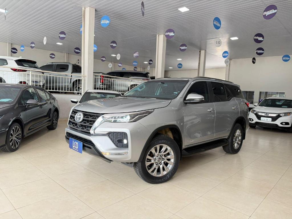 Toyota Hilux Sw4 SRV 4X2 2.7 16V 7LUG AT FLEX 2021