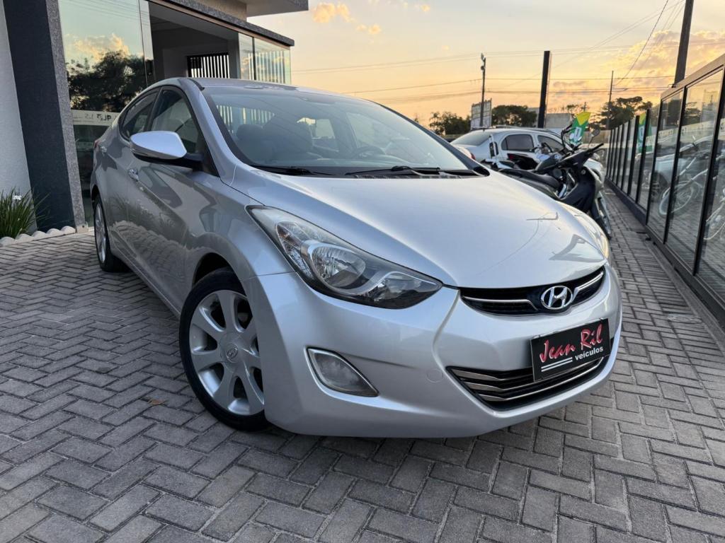 Hyundai Elantra GLS 1.8 16V 2013