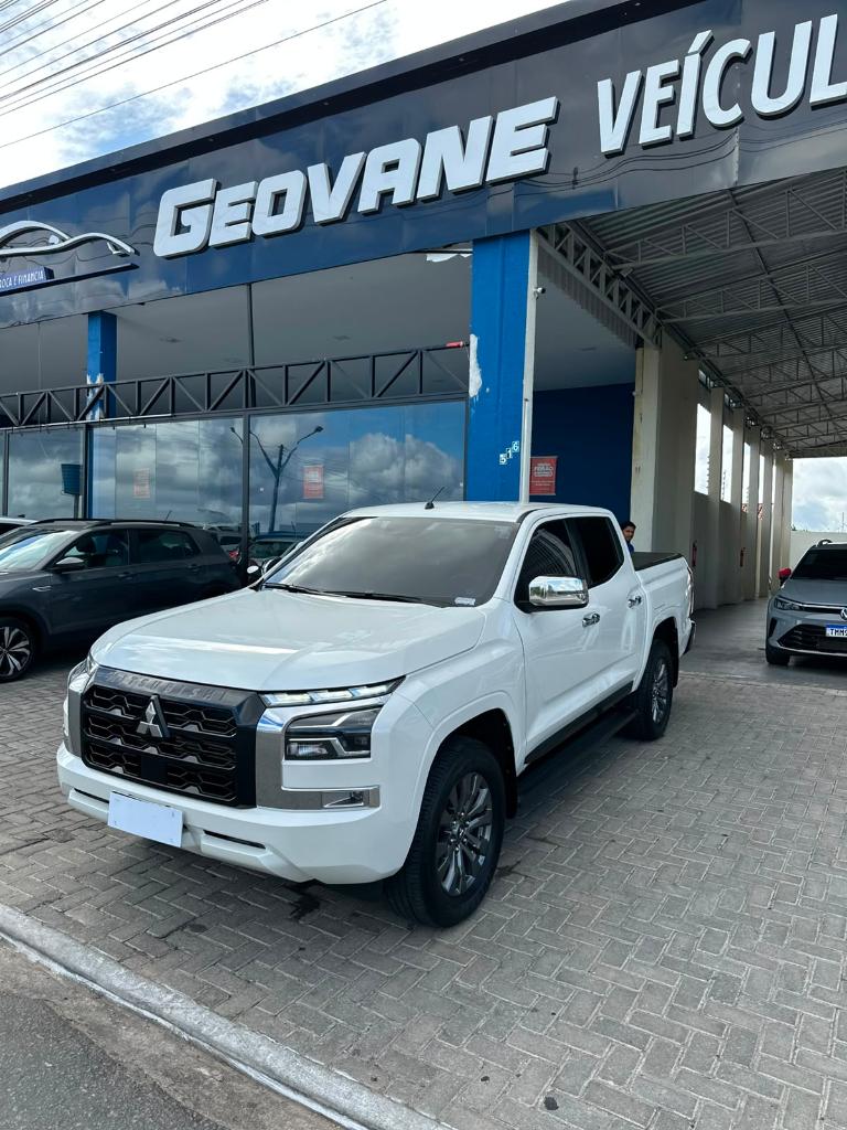 Mitsubishi Triton 2.4 D Hpe Auto 4wd - Automática