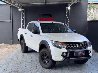Foto do veículo Mitsubishi L200 Tri. Outd. Glx 2.4 Cd 4x4 Die. Mec.