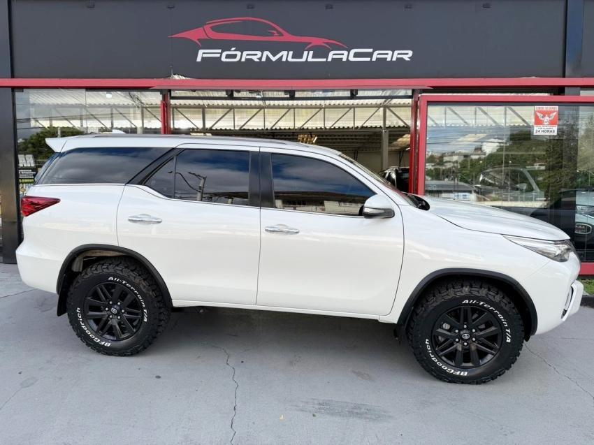 Toyota Hilux Sw4 Hilux SW4 SRX 4x4 2.8 TDI 16V Dies. Aut. 2017