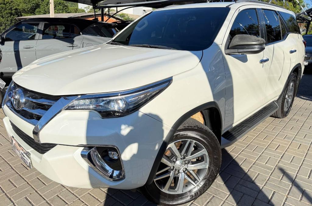 Toyota Hilux Sw4 SRX 4X4 2.8 TB 5LUG AT 2018