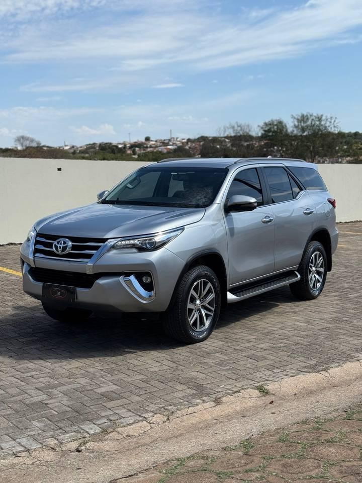 Toyota Hilux Sw4 Hilux SW4 SRX 4x4 2.8 TDI 16V Dies. Aut. 2020