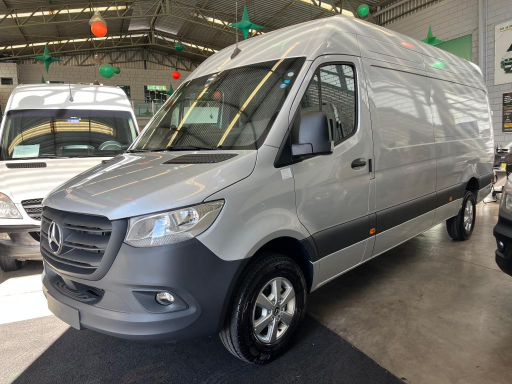 Mercedes-Benz Sprinter 2.0 Cdi 417 Furgao 14m Teto Alto 2026