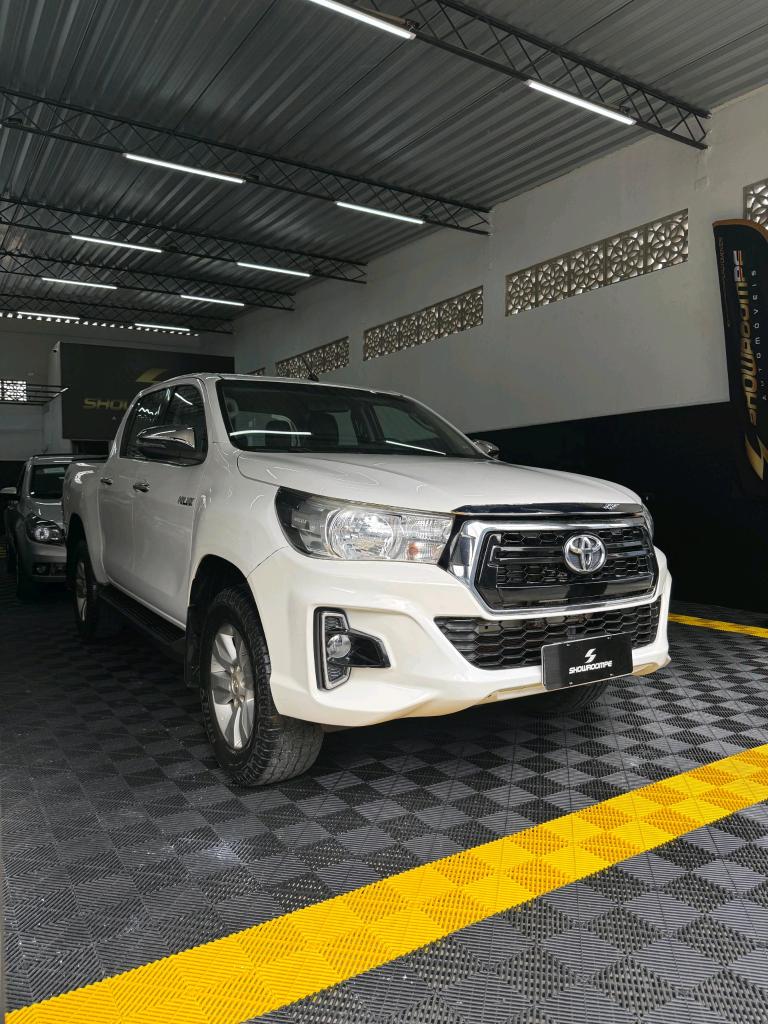 Toyota Hilux CD SR 4X4 2.8 TDI DIESEL AUT. 2019