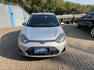 Foto do veículo Ford Fiesta 1.0 Rocam Flex Sedan Se