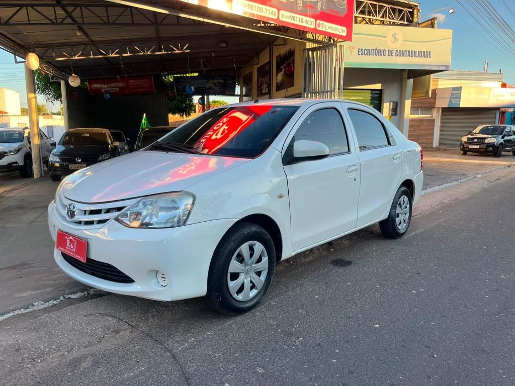 Toyota Etios PLATINUM 1.5 16V FLEX 2014