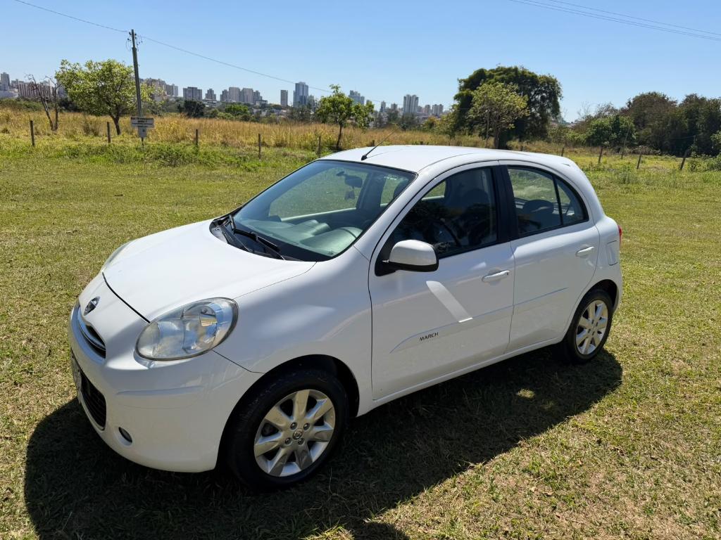 Nissan March 1.6 SV 16V FLEX 4P MANUAL 2014