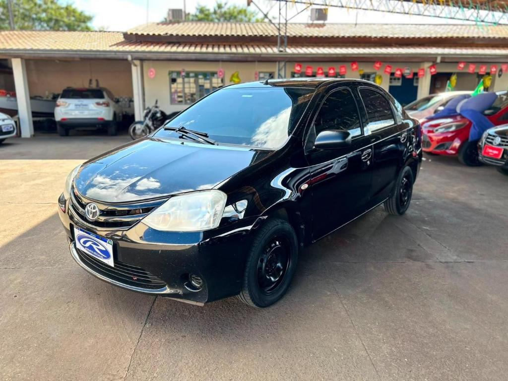Toyota Etios 2013 à venda