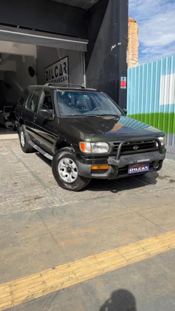 Nissan Pathfinder SE 3.3 V6 12V 1997