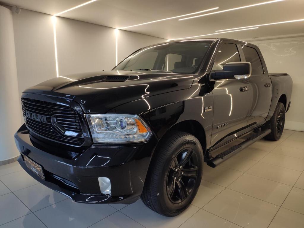 Ram Classic CLASSIC LARAMIE NIGHT ED. 5.7 4X4 Aut. 2022