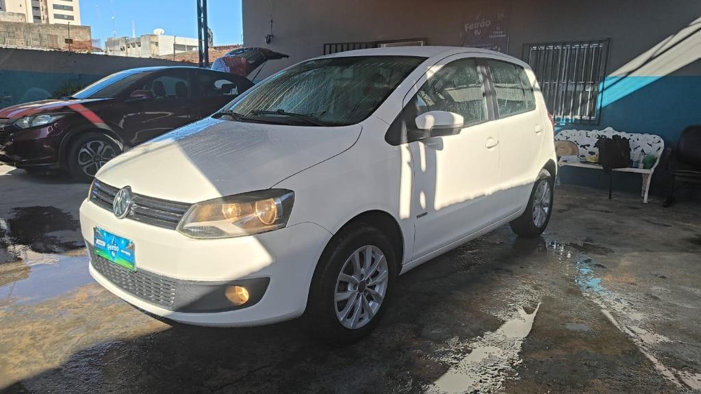 Volkswagen Fox 1.0 Tec Total Flex 2014