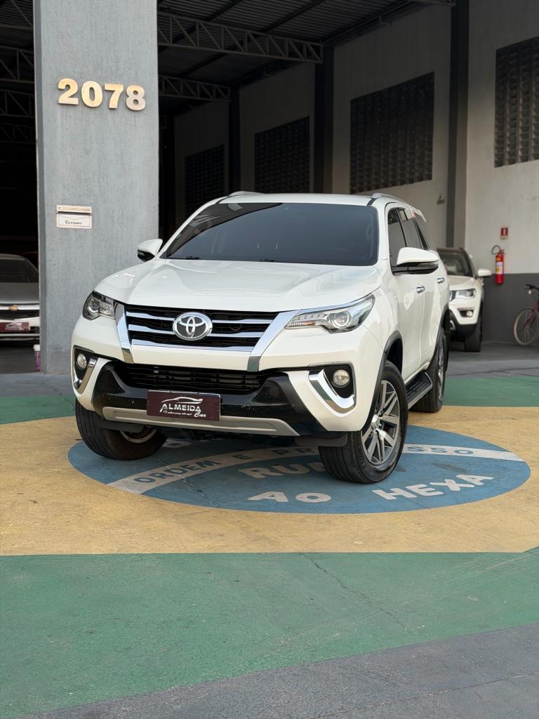 Toyota Sw4 Hilux SW4 SRX 4x4 2.8 TDI 16V Dies. Aut. 2017