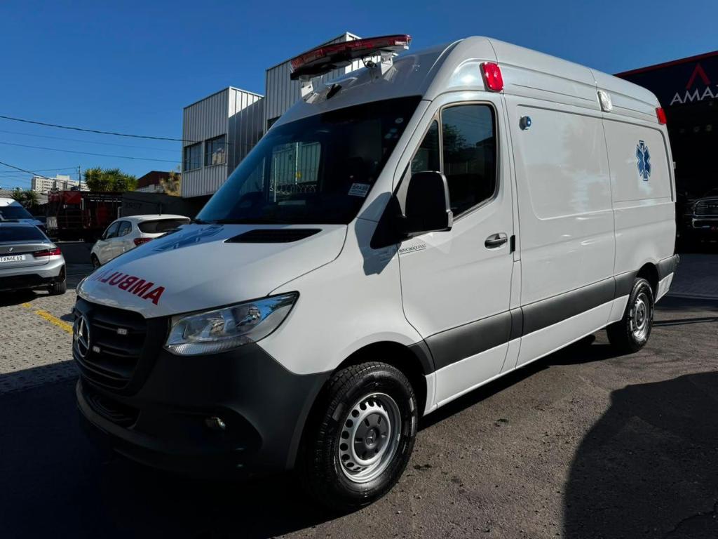Mercedes-Benz Sprinter 2.0 Cdi 417 Furgao 10.5m Teto Alto At 2027