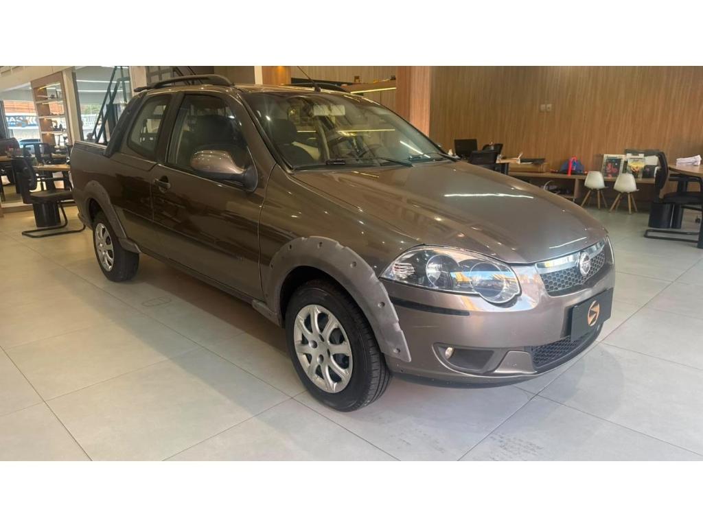 Fiat Strada Strada Trekking 1.6 16V Flex CD 2013