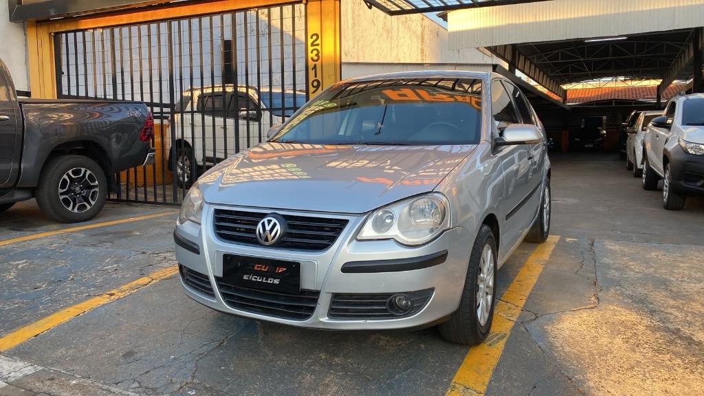Volkswagen Polo Polo Sedan I MOTION  1.6 Total Flex  4p 2010