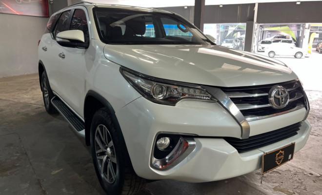 Toyota Hilux Sw4 SRX 4X4 2.8 TDI 16V DIES. AUT. 2017