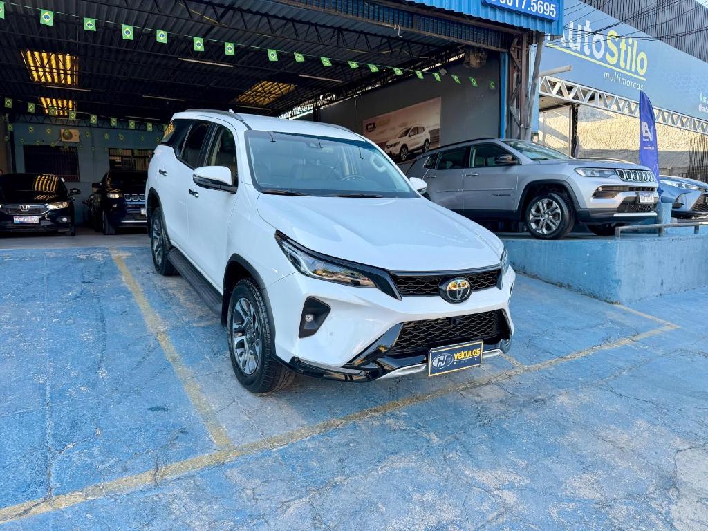 Toyota Hilux Sw4 Hilux SW4 SRX 4x4 2.8 TDI 16V Dies. Aut. 2025