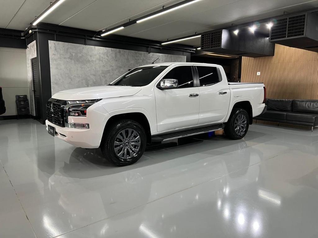 Mitsubishi Triton CD HPE-S 4X4 2.4 AT 2027