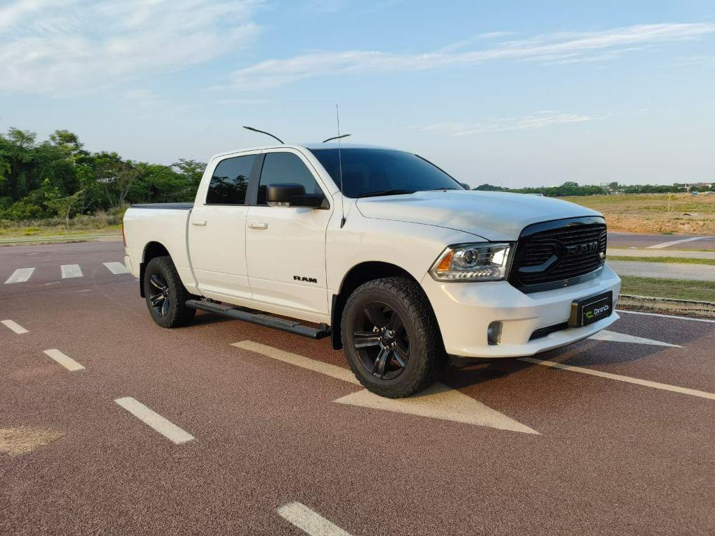Ram Classic LARAMIE 5.7 CD V8 4X4 AUT. 2023