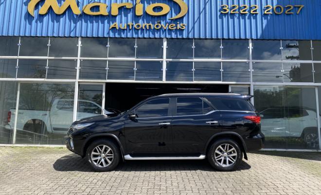 Toyota Hilux Sw4 SRX 4X4 2.8 TDI 16V DIES. AUT. 2016