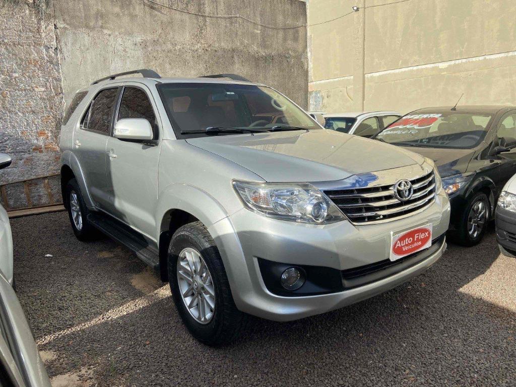 Toyota Hilux SR 4X2 2.7/ 2.7 FLEX 16V AUT. 2013