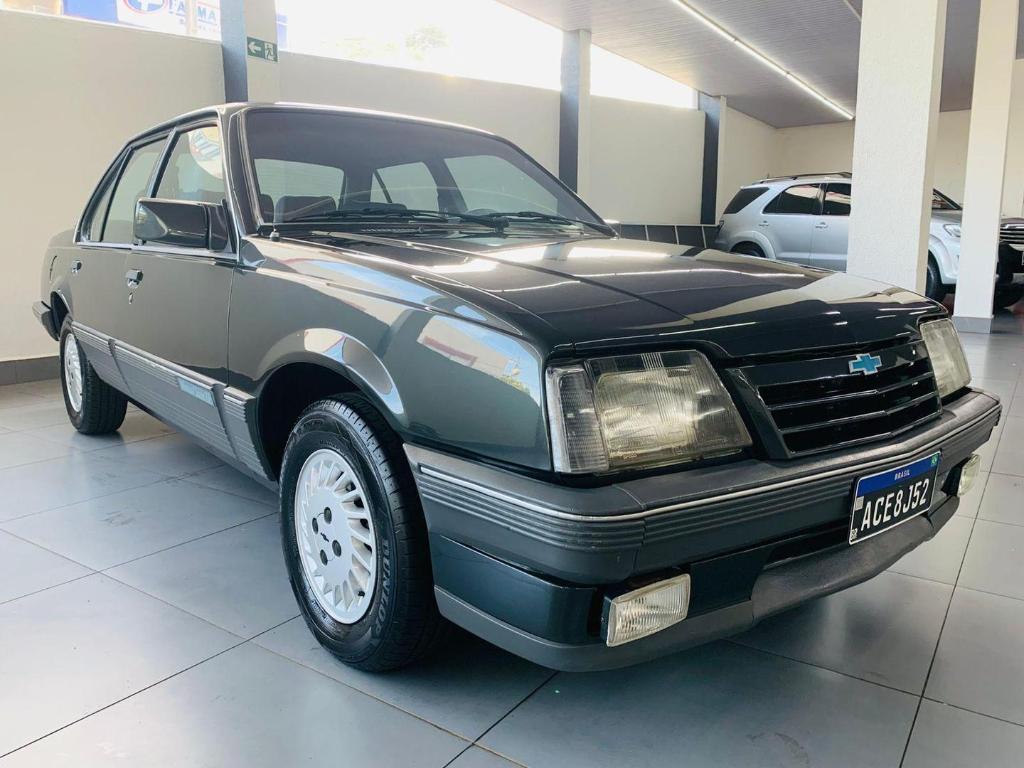 Chevrolet Monza 1990
