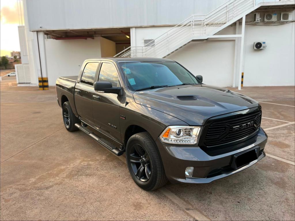 Ram Ram 1500 Classic 5.7 V8 Cd Laramie Night Edt Auto 4wd - Automática
